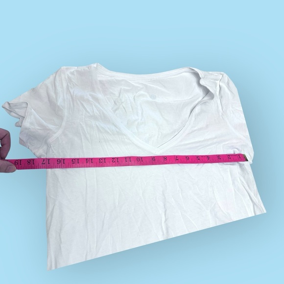 Women’s 6 Lululemon Love Tee Short Sleeve V-Neck T-Shirt White Ocean Air - Picture 5 of 7